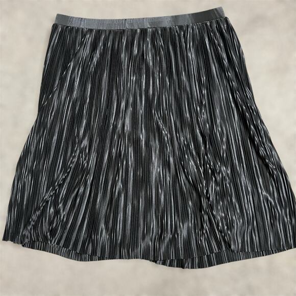 Everyday Jones by Madeline Jones Skirt 1X Womens Black Pleated Satin Knee Length - Picture 3 of 6
